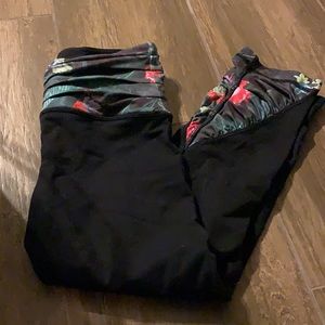 Lululemon curious jungle crop